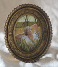The Meadow | Oval Vintage Frame · 14 × 17 cm · Original