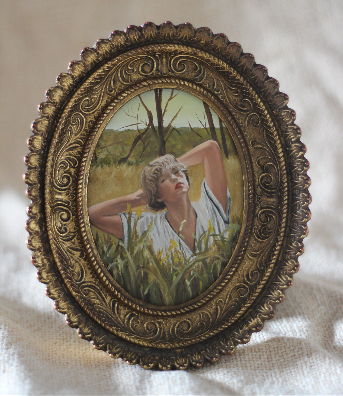 The Meadow | Oval Vintage Frame · 14 × 17 cm · Original